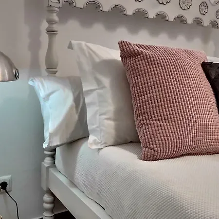 Casa 40th-music Wood House