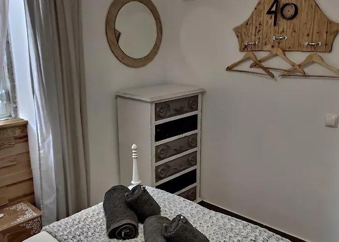 Casa 40th-music Wood House